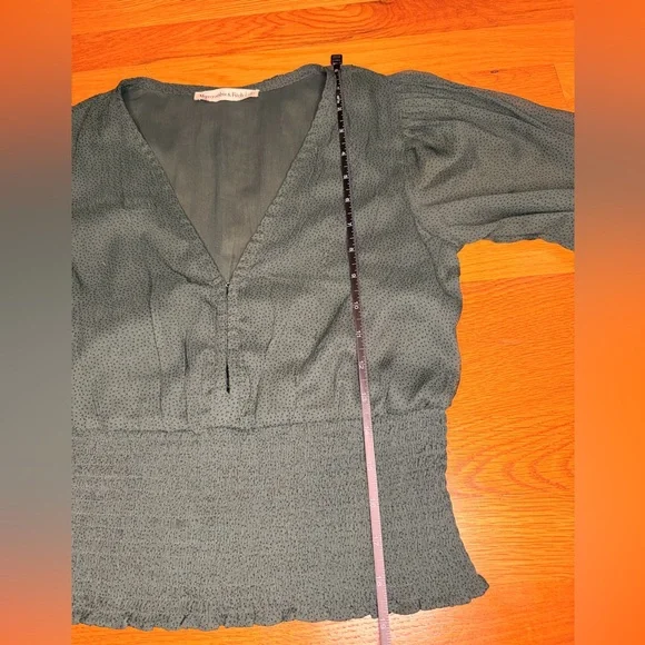 Abercrombie & Fitch Green Smocked Waist Blouse | Puff Sleeve V-Neck Top S - Picture 8 of 9